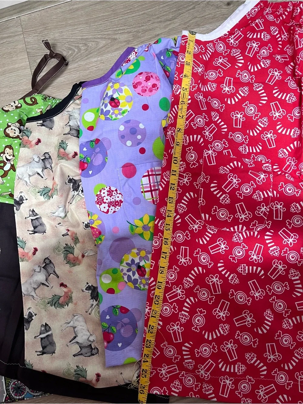 Handmade neckline features